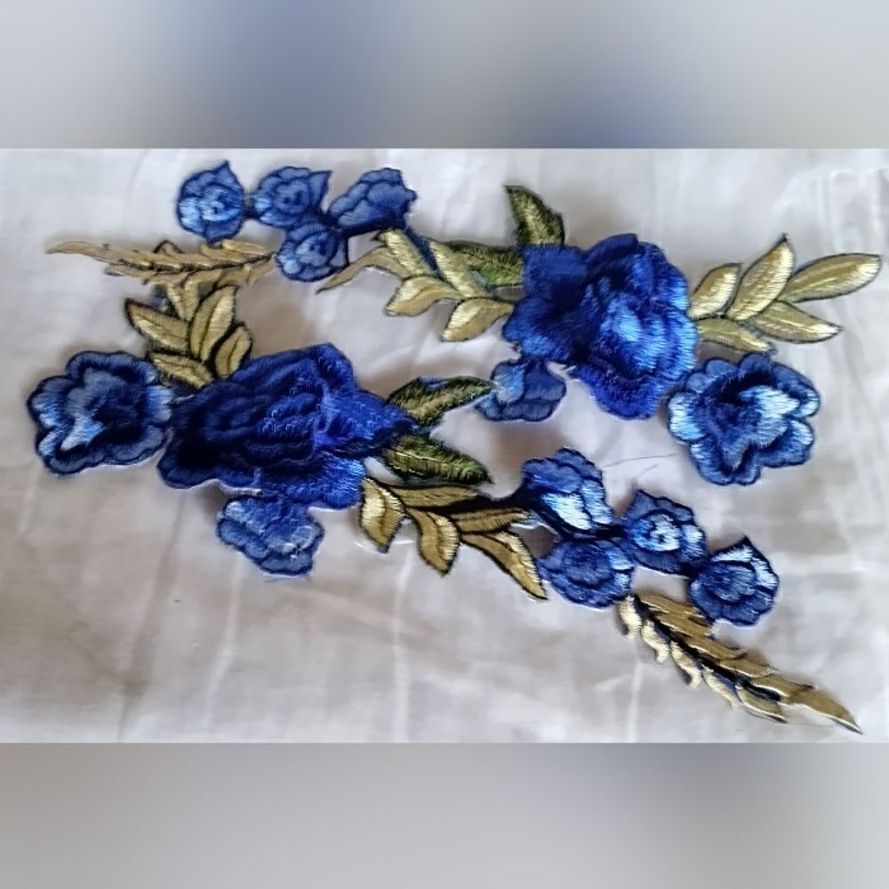 DIY One BLUE ROSE FLOWER STEM  ÀPPLIQUE  EMBROIDERED IRON-ON/SEW PATCHES